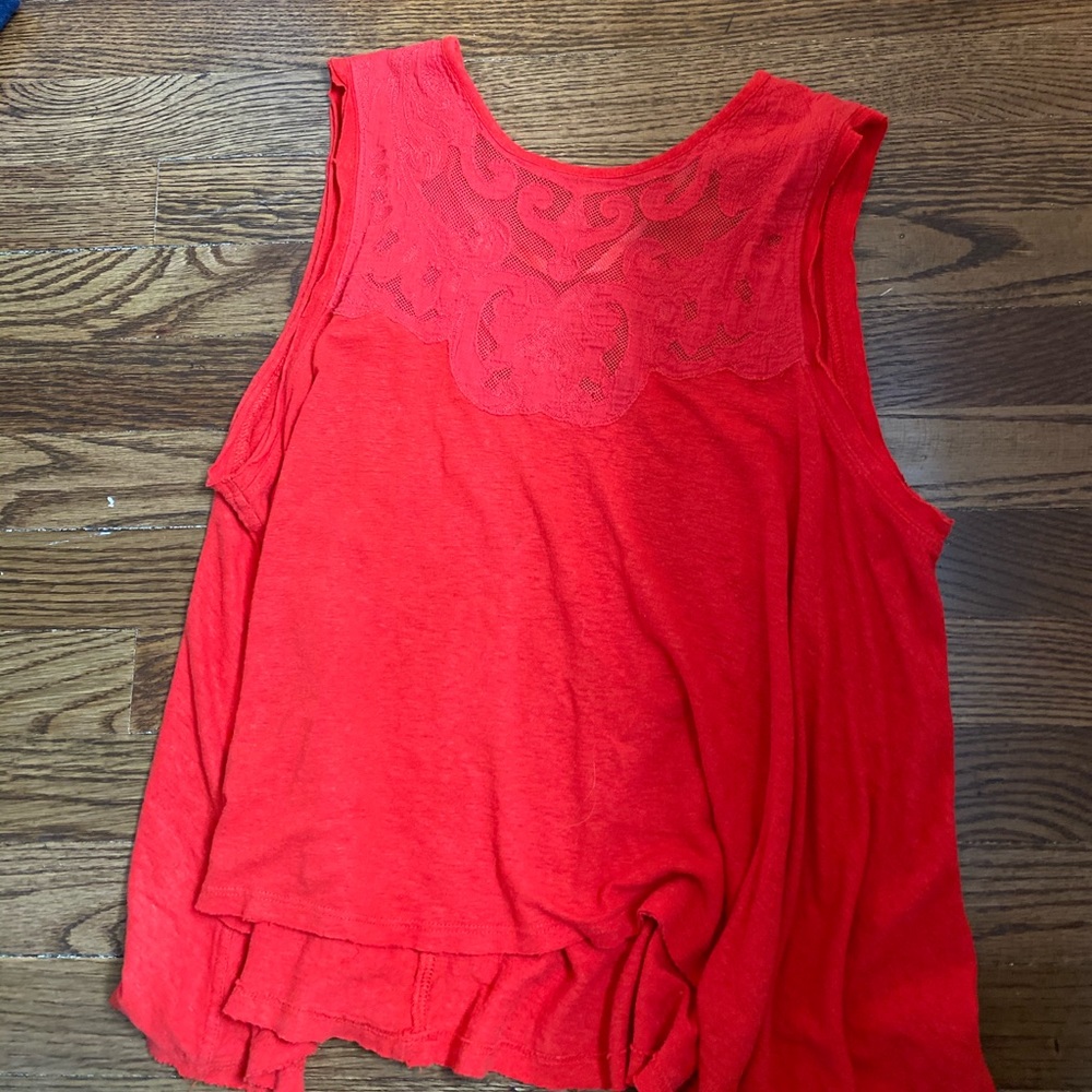 Red free people tanktop with lace detailing!